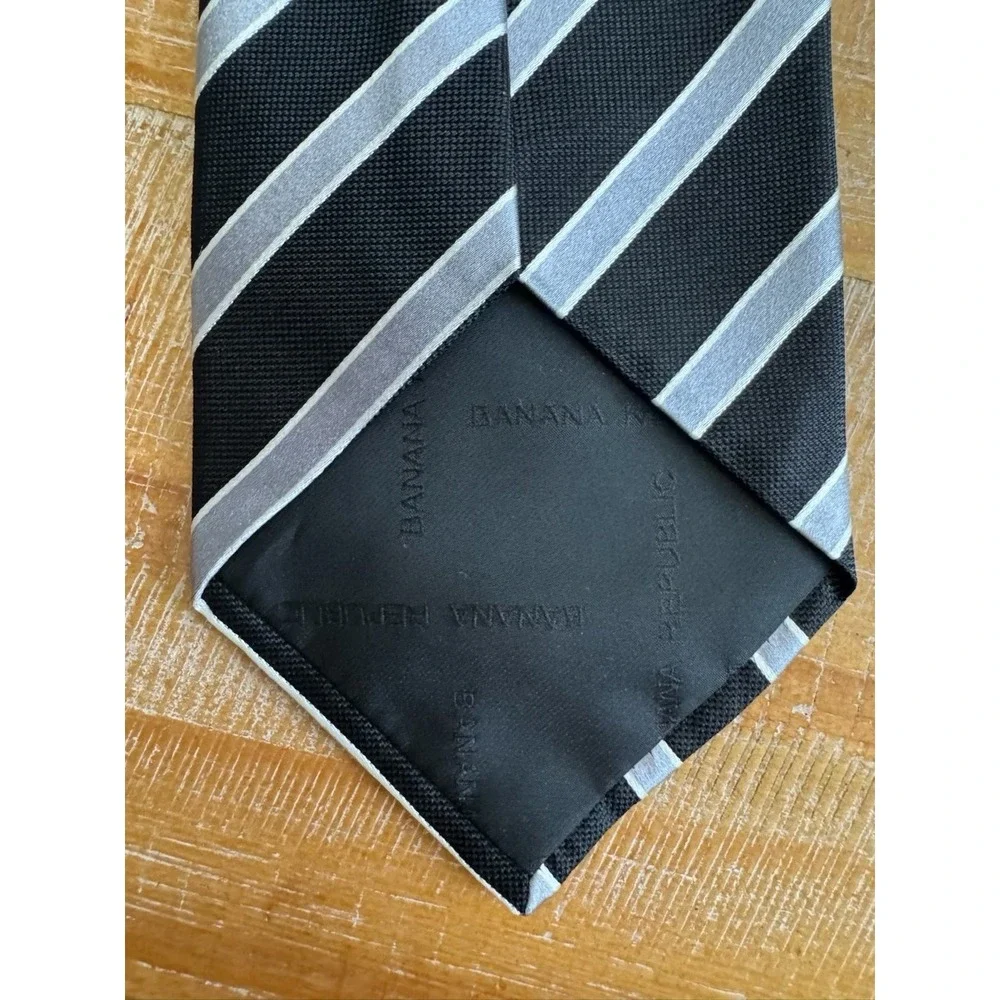 Banana‎ Republic Silk Tie Black And Silver Striped